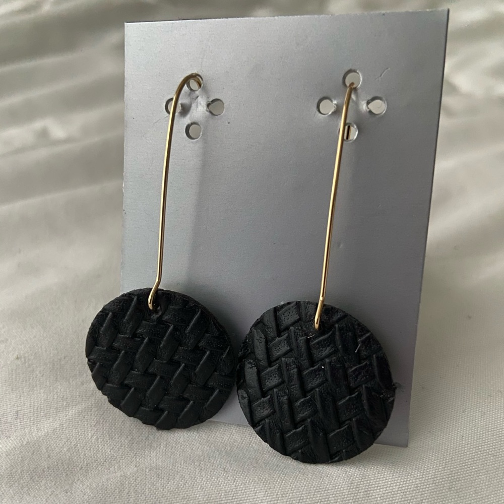 Black braided fashion earrings